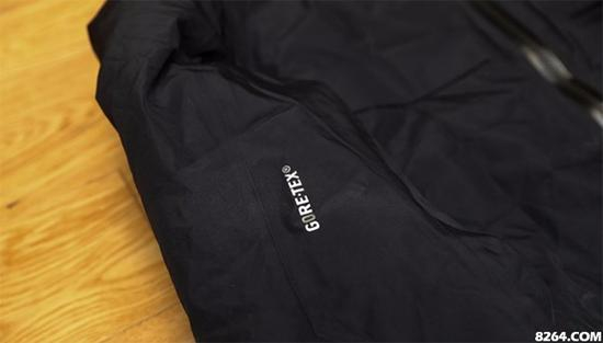 图注：戈尔英雄蔡石北极行装备-- GORE-TEX®羽绒服