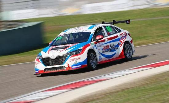 第一回合深圳队playcar车手朱戴维获得亚军