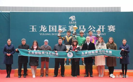 本场比赛颁奖嘉宾：河北一鸣马业有限公司董事长 &nbsp;邢兰凯