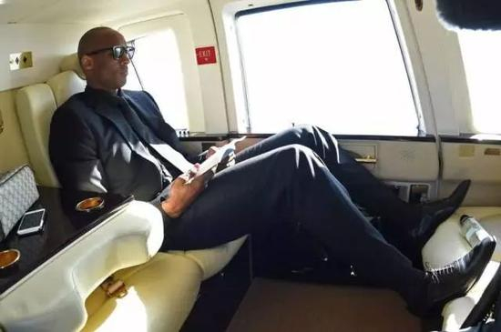 对工作这么单纯，这么拼命，心无杂念，还能20年如一日的人，很难找出别人。