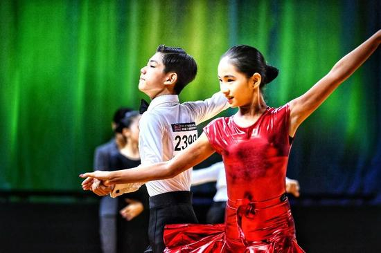 中国的青少年、国家队选手精英奋勇迎战