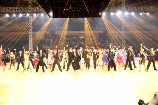 世界冠军巨星们共舞开场秀
