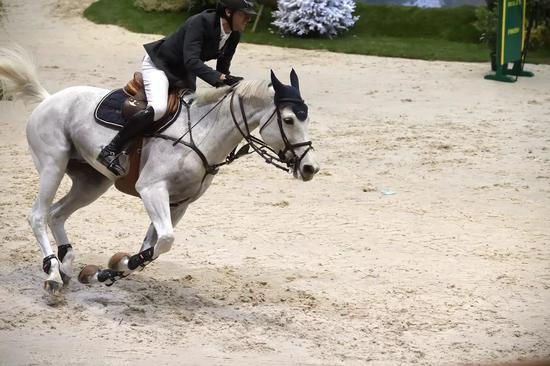 排名第三位的比利时名将格雷戈里·沃特雷骑乘“Coree”在争时赛中