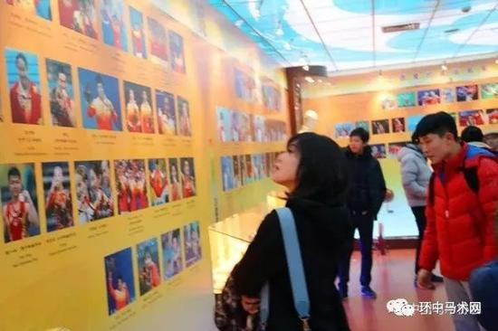 图：冠军荣誉墙