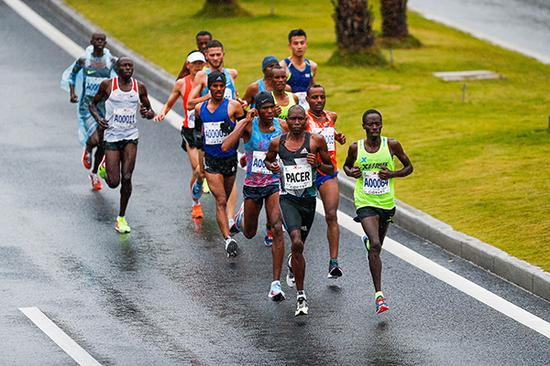 2018建发厦门马拉松现场。视觉中国 图