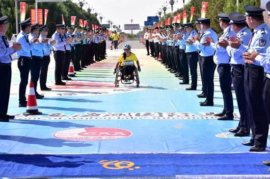 2017环乌海湖国际马拉松