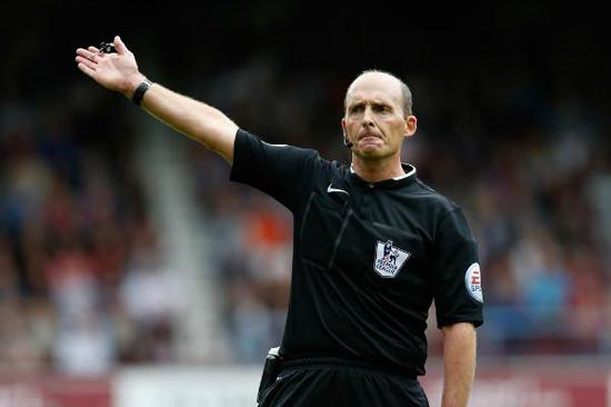 以迪恩为首的一些英超名哨，始终无缘执法欧战级别的赛事