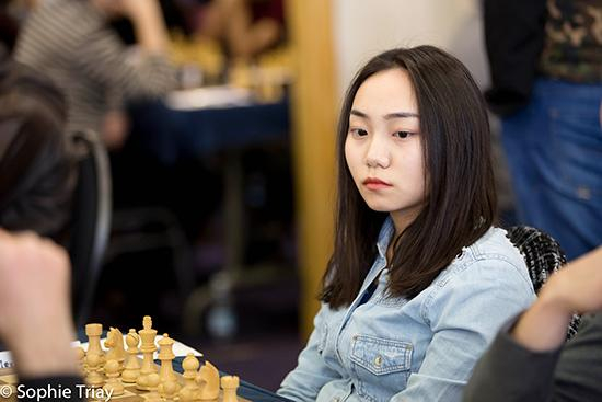 雷挺婕执白与一位委内瑞拉的棋手战平，同样加入到5分棋手俱乐部。