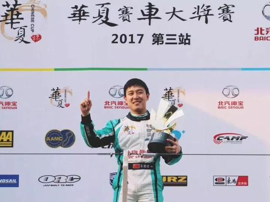 深圳playcar车队合影，大伙辛苦了，好样的！