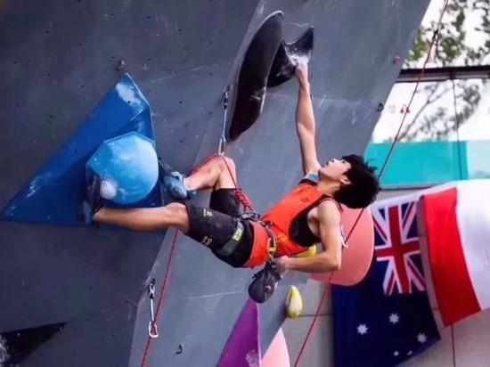 比赛中的潘愚非。