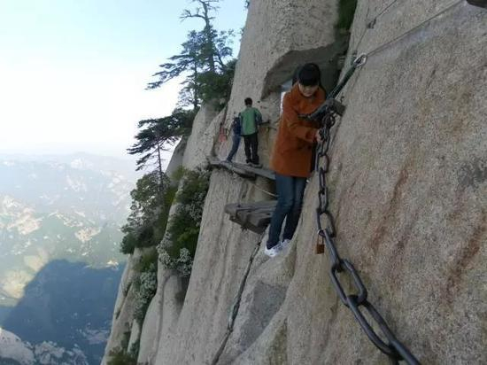 9。中国：华山长空栈道