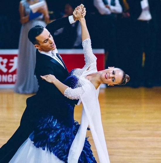 世界杯巨星们翩翩起舞