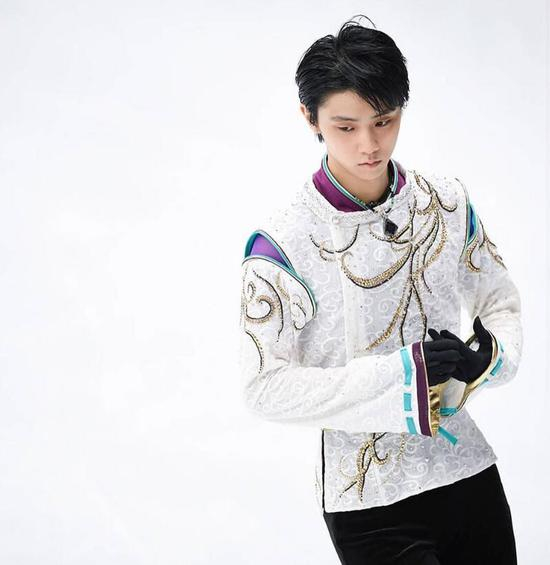  “幸得识卿桃花面，从此阡陌多暖春”