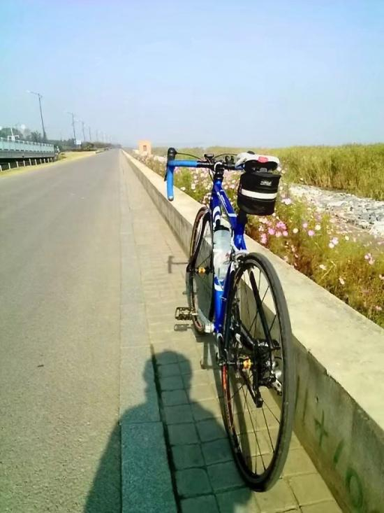 江宏海第一辆美利达公路车