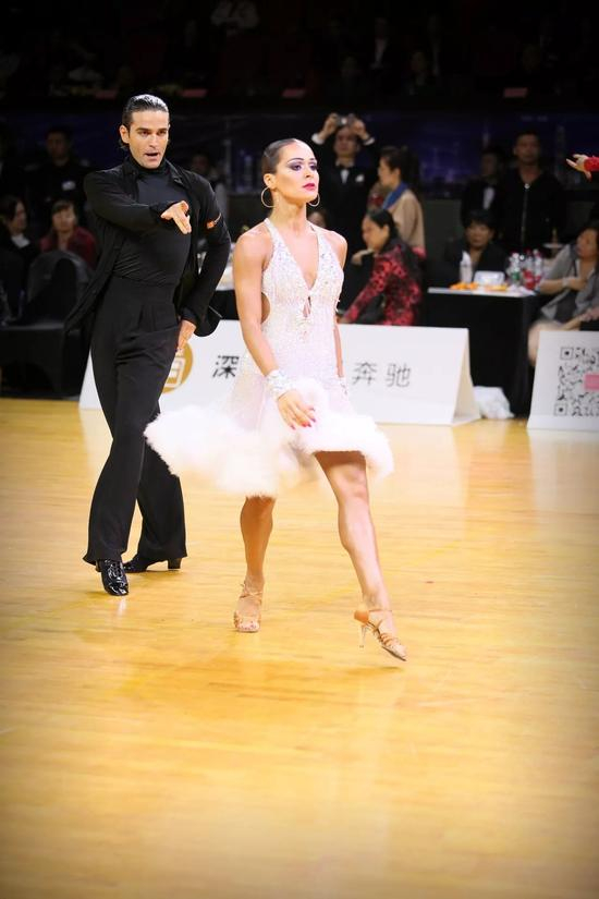 万人迷的世界体育舞蹈拉丁舞冠军Nino与新搭档Andra炫丽登场