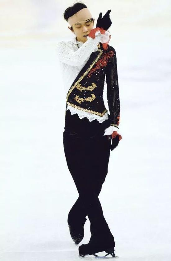 那一年花滑，配乐大撞车，决赛里，有三个人跳的是魅影，