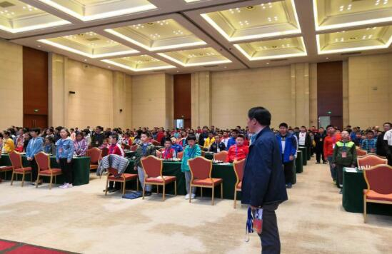 全体起立 唱响国歌