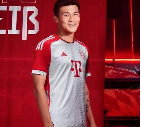 拜仁签约金玟哉 成11年来首位加盟拜仁的亚洲球星！