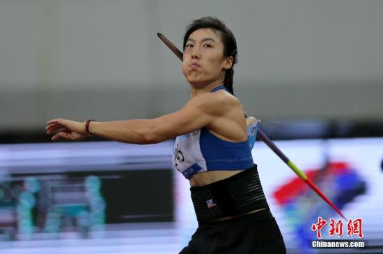 　　2019年8月2日，吕会会在比赛中。当晚，世界田径锦标赛选拔赛在沈阳奥体中心开赛，吕会会在女子标枪比赛中投出67.98米，刷新亚洲纪录。中新社记者 于海洋 摄