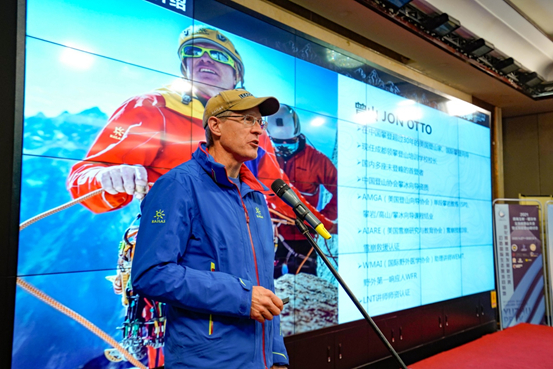 美国登山家、国际攀登向导、成都领攀登山培训学校校长曾山分享中