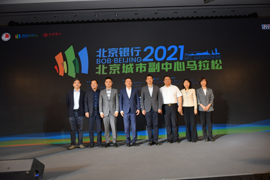 出席发布会的领导嘉宾合影