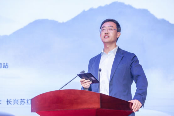 （华为消费者业务大中华区副总裁贺磊致辞）