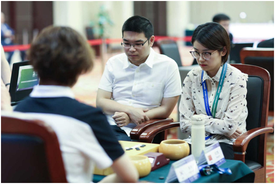 芈昱廷与於之莹搭档出战双人赛