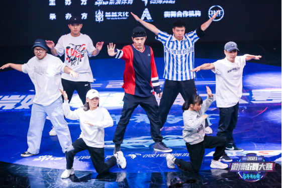 穆童@穆童-FunkyTomin用中国风向观众展示“胜者为王“队实力