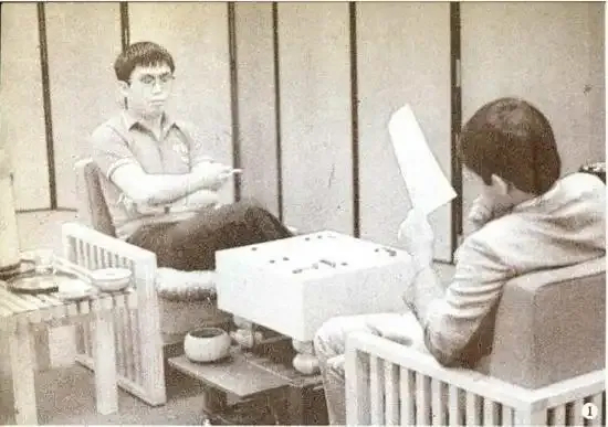 身穿中国二字短袖出战!聂卫平直面小林光一