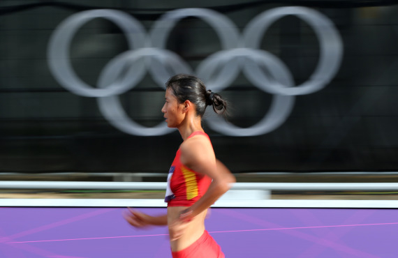 　　2012年8月11日，刘虹在比赛中。当日，在伦敦奥运会女子20公里竞走比赛中，刘虹获得第四名。 新华社记者殷刚摄