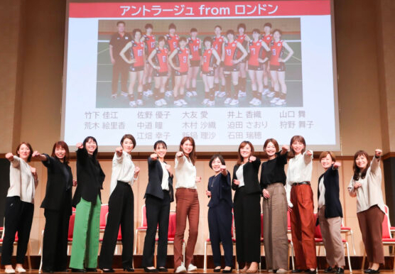 日本女排12名前国手出席见面会助阵新一届日本国家队