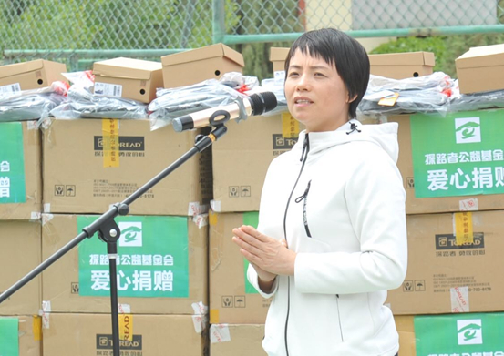▲王静在捐赠会上发表讲话