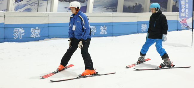 犁式滑行 重心降低