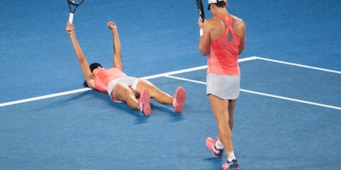 张帅首进澳网女双决赛 躺倒在地仰望夜空庆祝