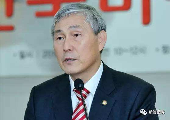 现任韩国国会议员的曹薰铉