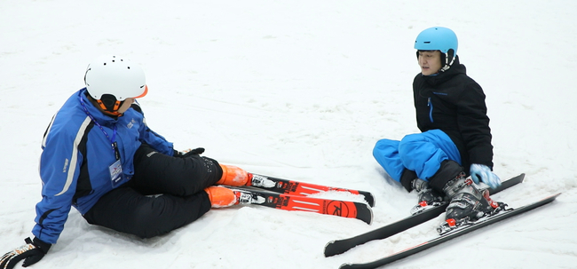 从侧后方摔倒后 按下稳定器后端