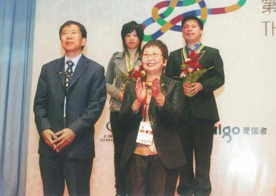 混双选手谢依旻（后左）、周俊勋（后右）