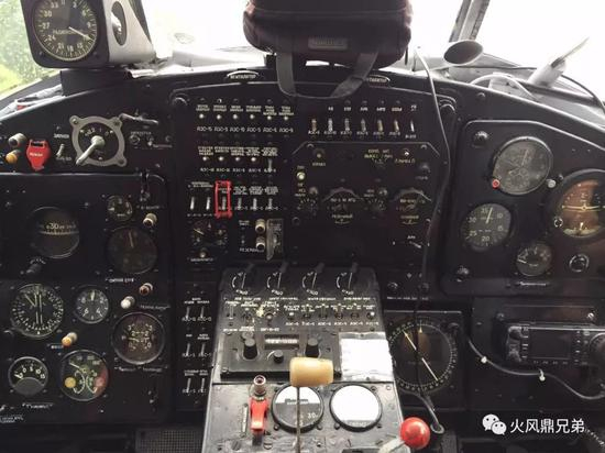 这是一架非常有历史感的飞机。