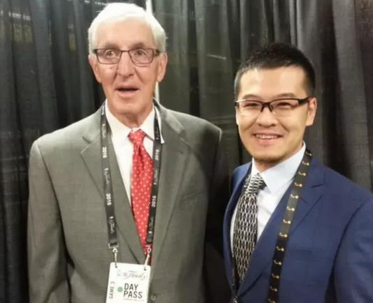 杨毅与斯隆合影的故事