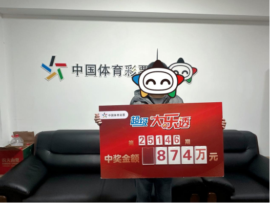 大奖得主领奖照