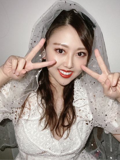 （她会为谁披上婚纱？）