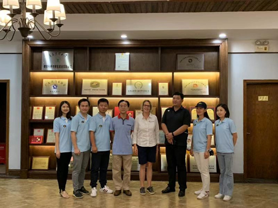 左起：周莉、梁超、崔雪松、陈泽嘉、Lis-Lott Andersson、王俞骅、崔雪梅、彭音旋