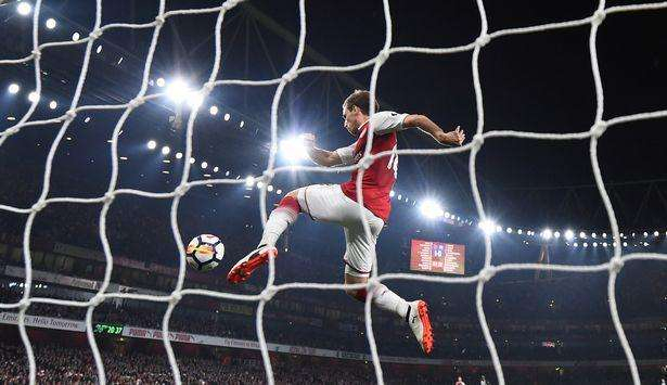 蒙雷亚尔对西布朗门线解围一幕