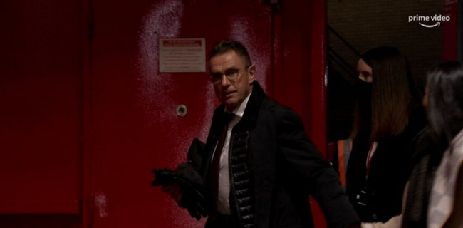 朗尼克现场观看了曼联v阿森纳的比赛