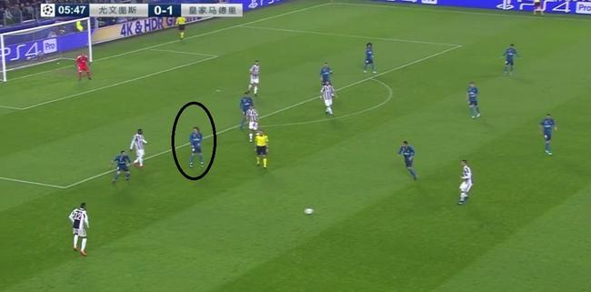 上半场的防守也是如此，莫德里奇回撤