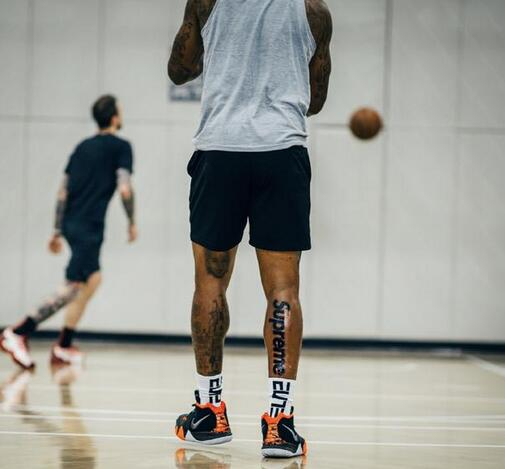 JR小腿上的纹身