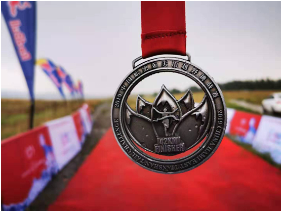 42公里组完赛奖牌