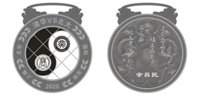 每位选手都获得一枚刻有自己名字的纪念牌