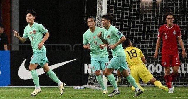 世预赛-武磊双响 国足下半场连丢两球2-2新加坡