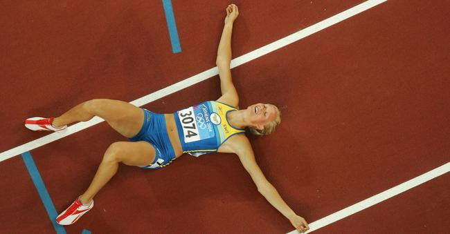 2004年雅典奥运会上卡洛琳娜·克鲁夫特夺得女子七项全能金牌